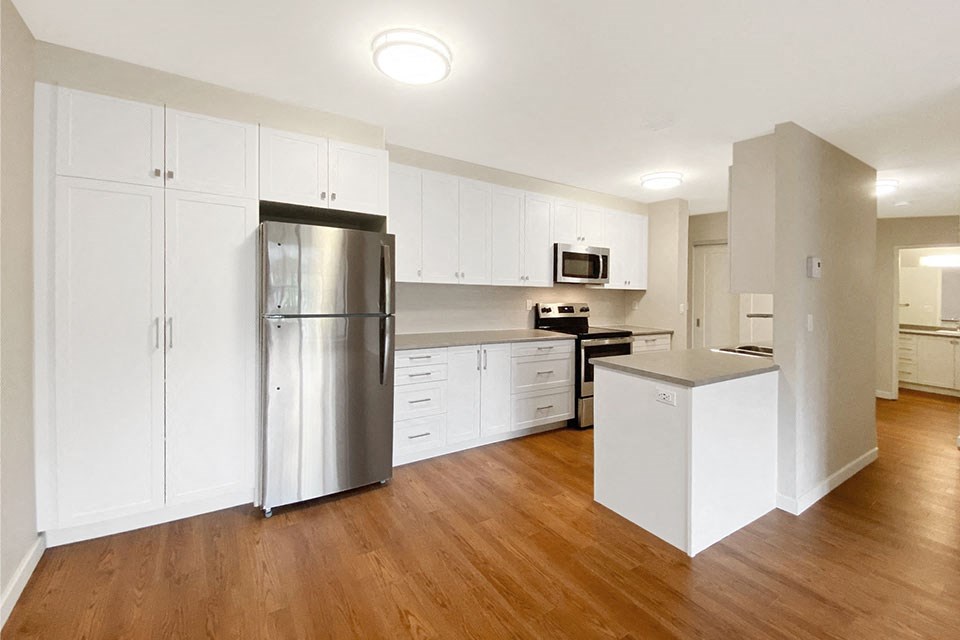 Pembridge Square in Kingston, ON kitchen with