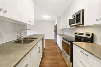 Pembridge Square in Kingston, ON kitchen with stainless steel appliances
