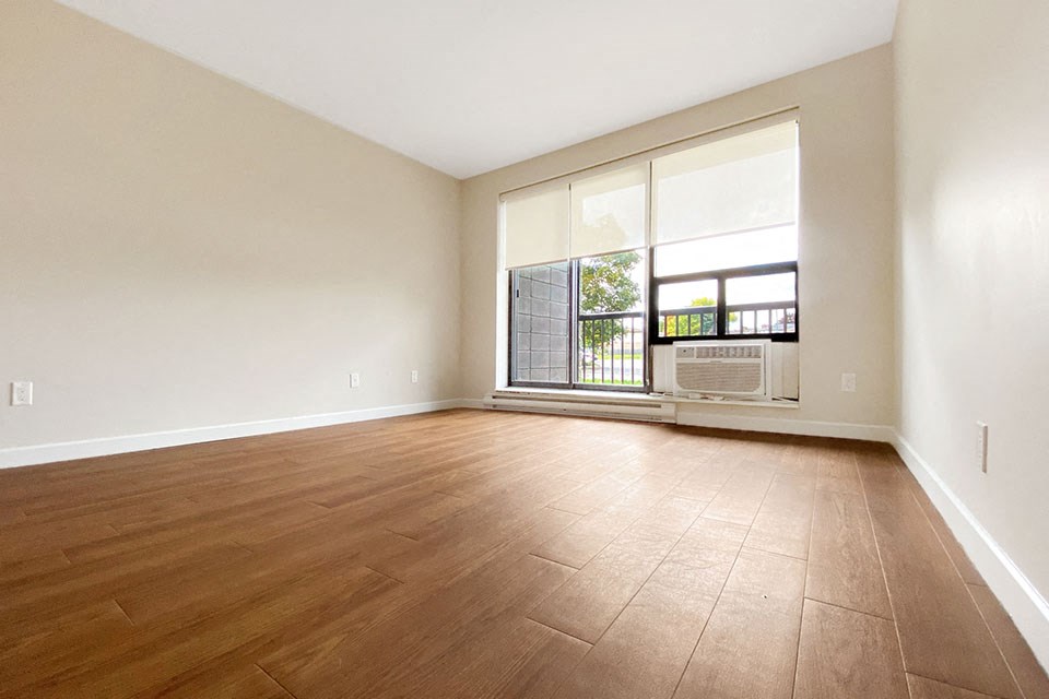 Pembridge Square in Kington, ON living room with large windows