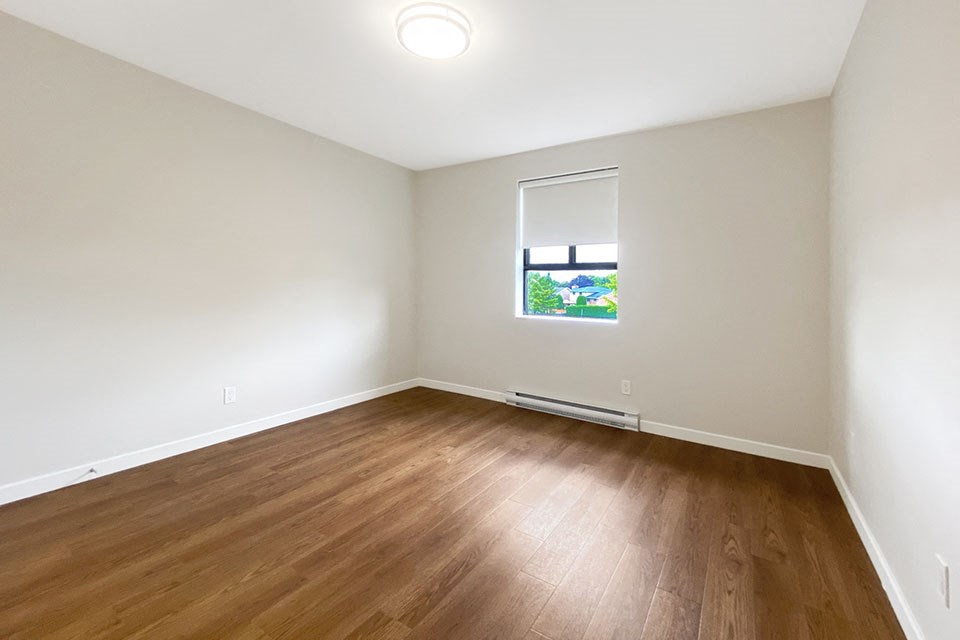 Pembridge Square in Kingston, ON spacious master bedroom