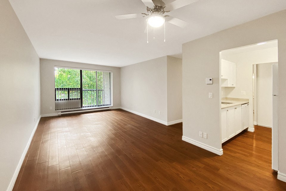 Pembridge Square in Kingston, ON living room with hard surface flooring