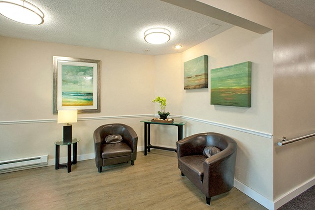 Regency Place lobby with chair seating in Whitby, ON