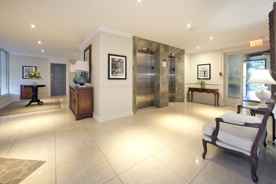 Rockliffe Park Suites lobby entrance in Oakville, ON