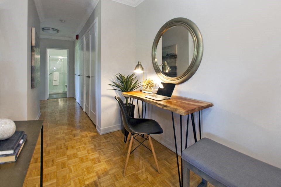 Rockliffe Park Suites work station in Oakville, ON