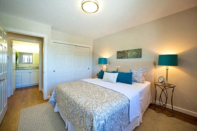 St. Augustine Place spacious bedroom with large closet in St. Catharines, ON