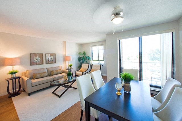 St. Augustine Place dining area with access to balcony in St. Catharines, ON