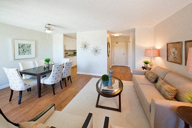 St. Augustine large, modern living-dining room in St. Catharines, ON