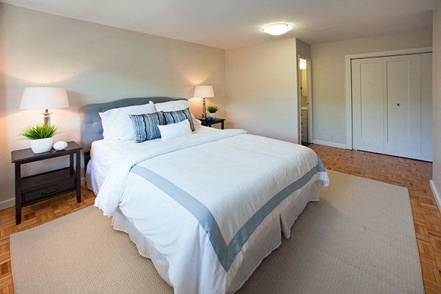 St. Lawrence Village in St. Catharines, ON Spacious bedroom with closet and bathroom