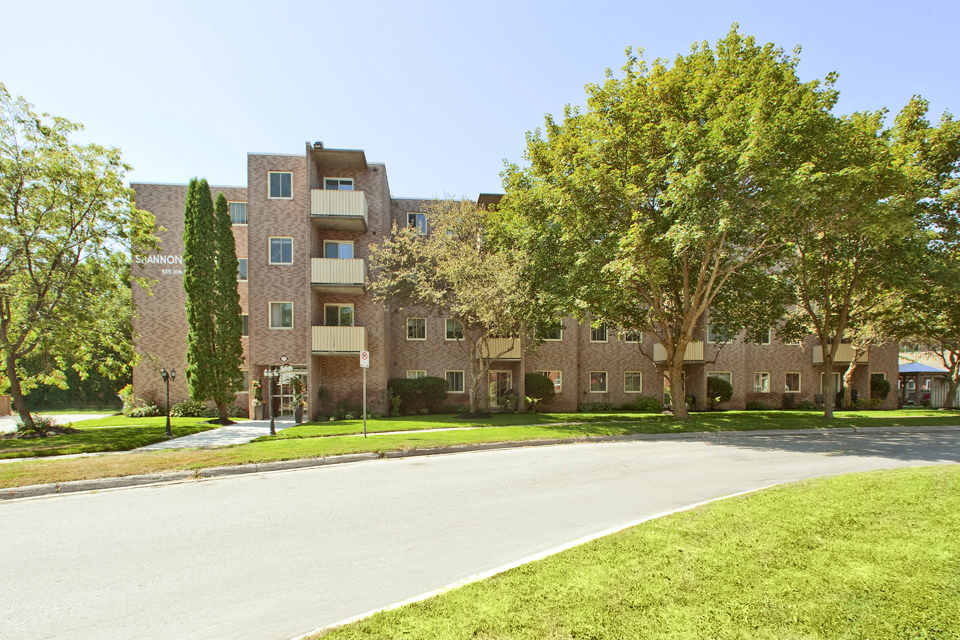 Shannon Towers exterior image of front of building in Collingwood, ON