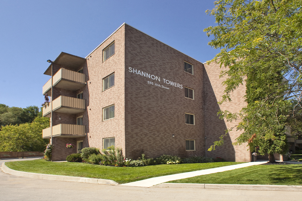 Shannon Towers exterior image of building in Collingwood, ON