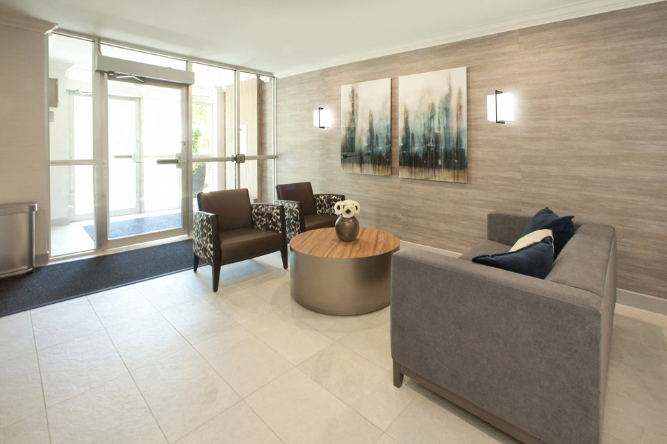 Shannon Towers lobby with seating area in Collingwood, ON