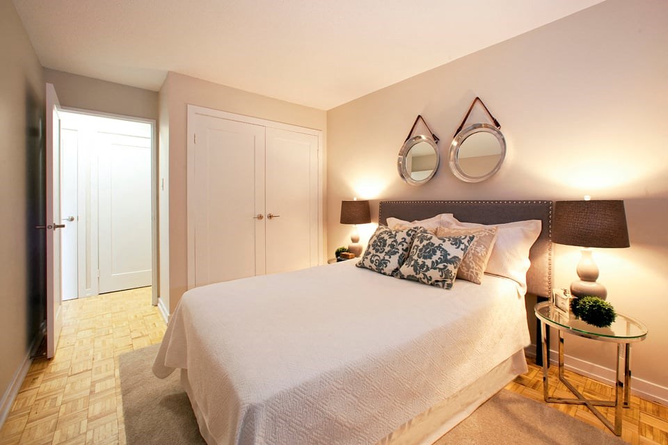 Silvercreek Towers in Georgetown, ON bedroom with large closet