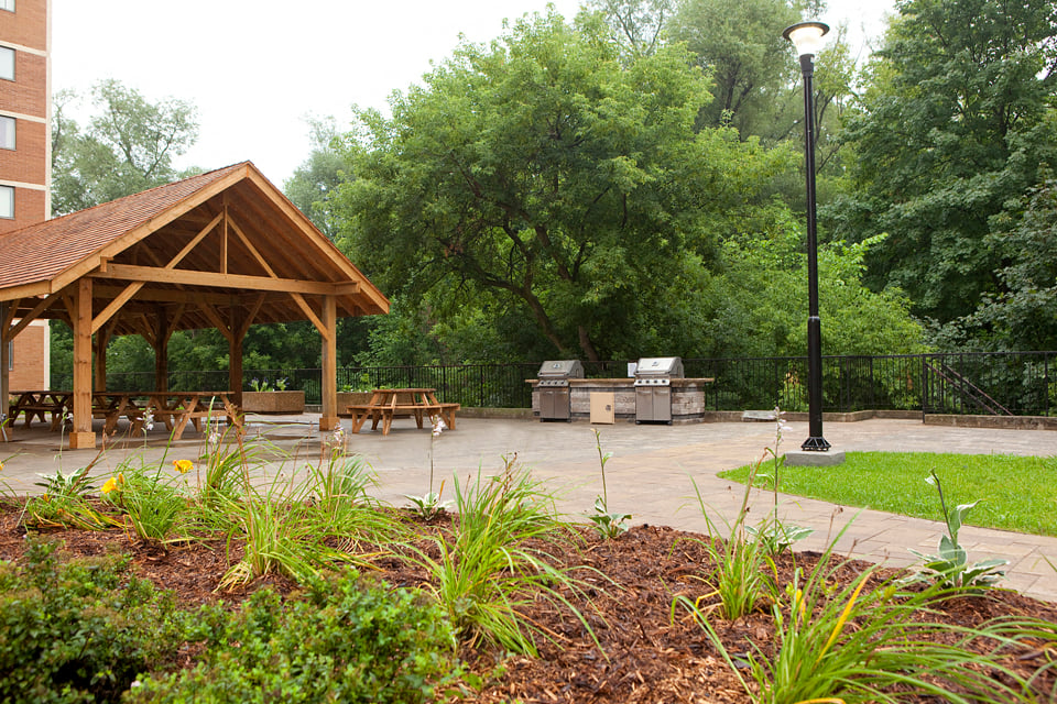 Silvercreek Towers in Georgetown, ON outdoor gazebo with picnic tables and BBQ