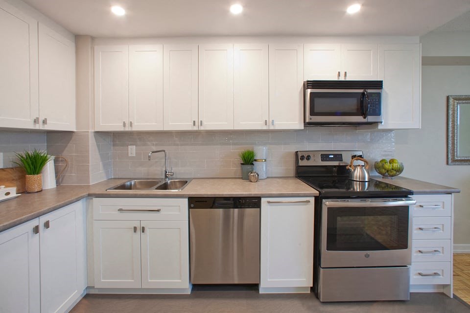 Silvercreek Towers in Georgetown, ON kitchen with stainless steel appliances