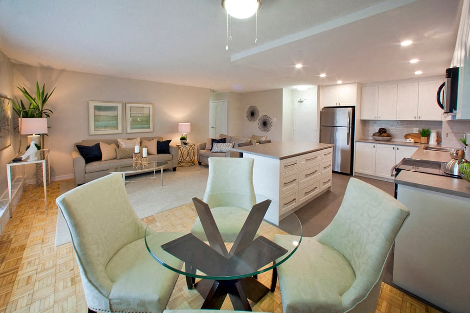 Silvercreek Towers in Georgetown, ON spacious open concept living space