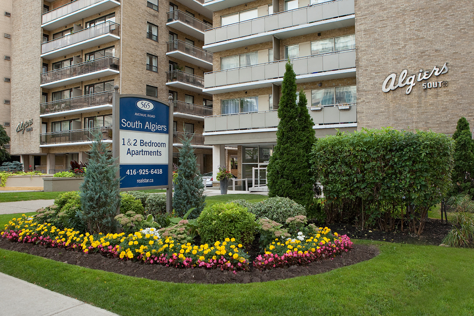 South Algiers beautifully landscaped grounds in Toronto, ON