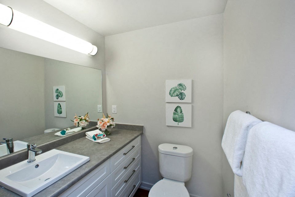 Southwood Apartments in Guelph, ON master bathroom with full size bathtub