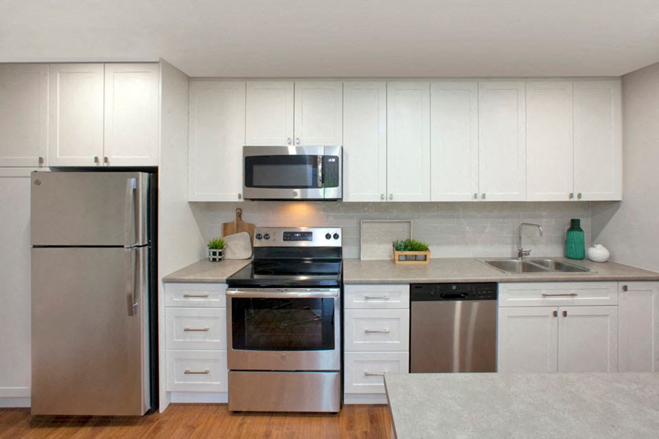 Southwood Apartments in Guelph, ON kitchen with stainless steel appliances