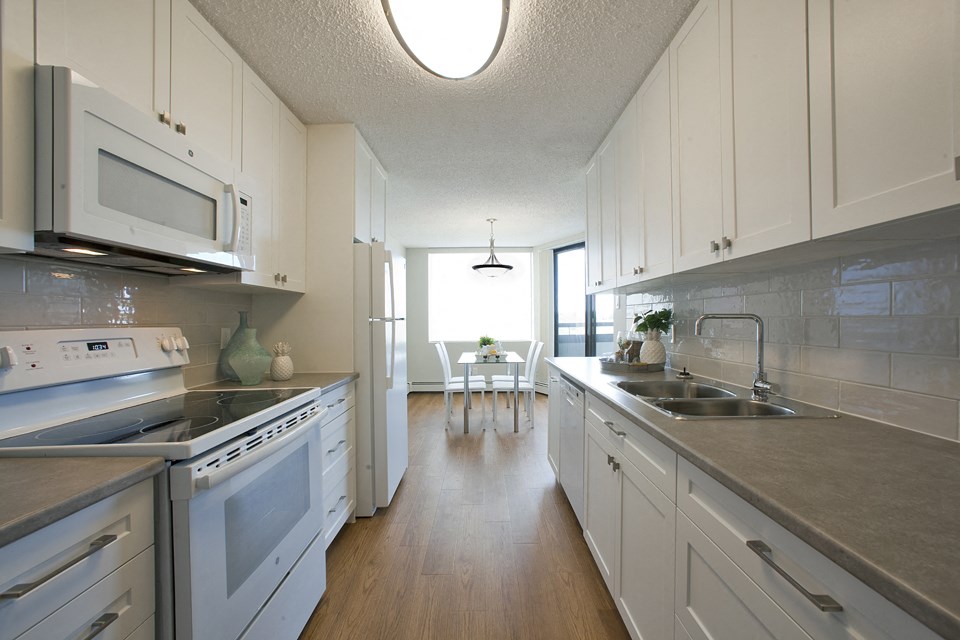 Springbank Apartments in London, ON kitchen with upgraded kitchen cabinets