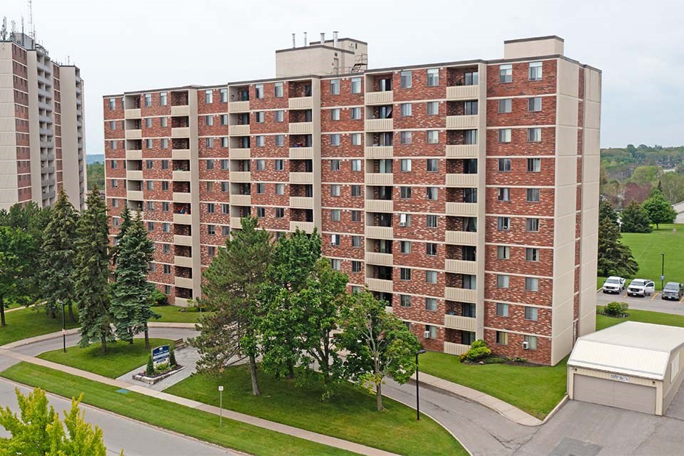 Sunnidale Place in Barrie, ON drone image of building
