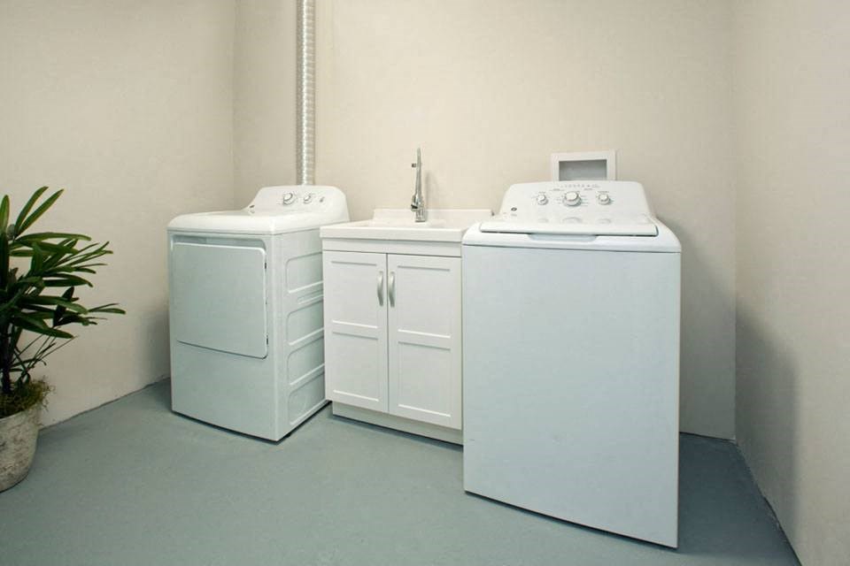 Taunton Terrace in Oshawa, ON on-site laundry facility