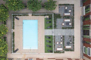The Conservatory in Kelowna, BC drone image of outdoor pool - Photo Gallery 27