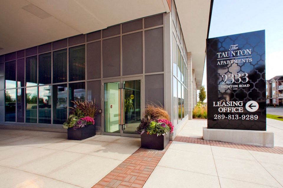 The Taunton in Oakville, ON entrance to building with monument sign