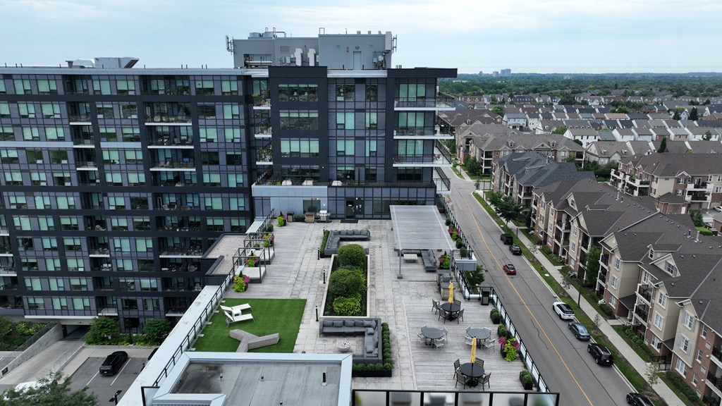 building exterior at The Taunton in Oakville ON