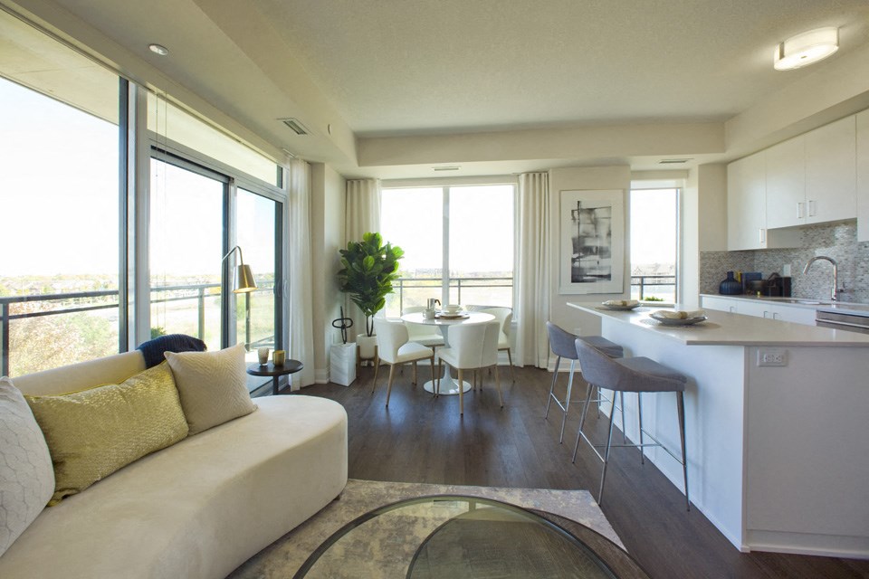 The Taunton in Oakville, ON open concept kitchen, living and dining room