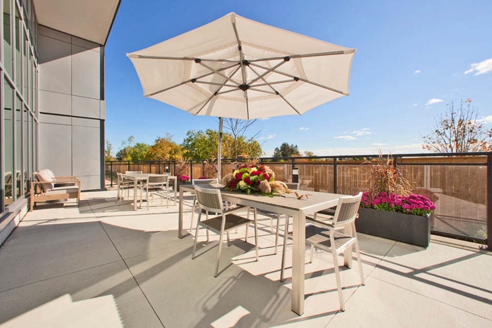 The Taunton in Oakville, ON social room access to outdoor patio