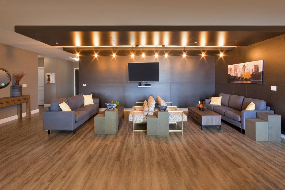 Trio On Belmont lounge with comfy couch seating area in Kitchener, ON