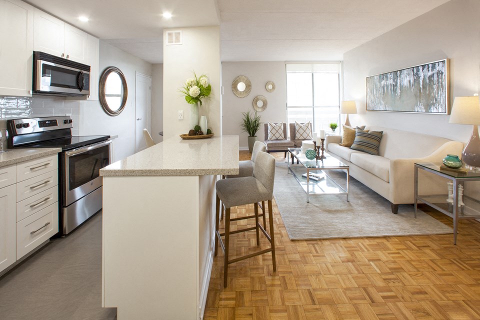 Valleyview Open concept living room and kitchen with both rooms attached to each other. Kitchen on left living room on right in Newmarket, ON