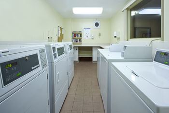 Dorchester Apartments in Niagara Falls, ON on-site laundry facility