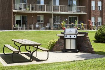 Bayview Towers in Sarnia, ON outdoor patio with bbq