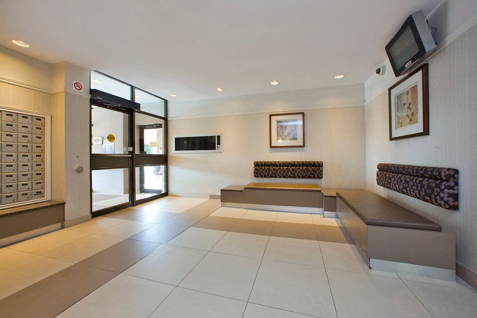 Concorde Apartments in Ottawa, ON lobby entrance with seating