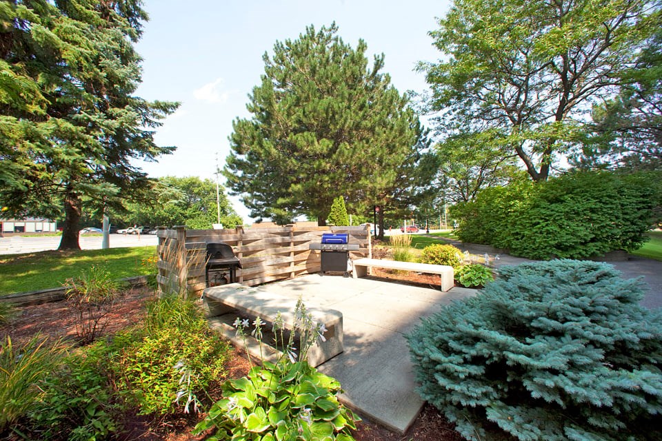 Concorde Apartments in Ottawa, ON outdoor BBQ area