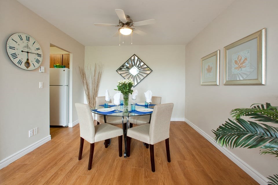 Pembridge Square large dining area in Kingston, ON