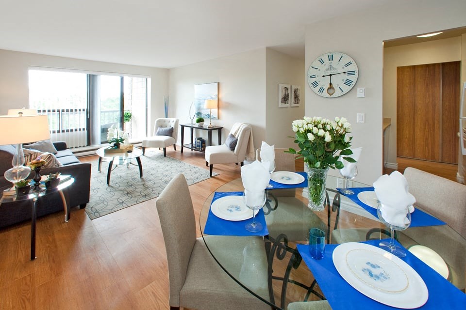 Pembridge Square dining area with full view of living room in Kingston, ON