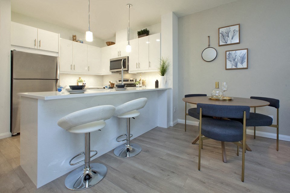 Watson Park Apartments kitchen featuring breakfast bar in Guelph, ON