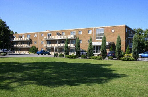 High Park Apartments exterior image of building in Sarnia, ON