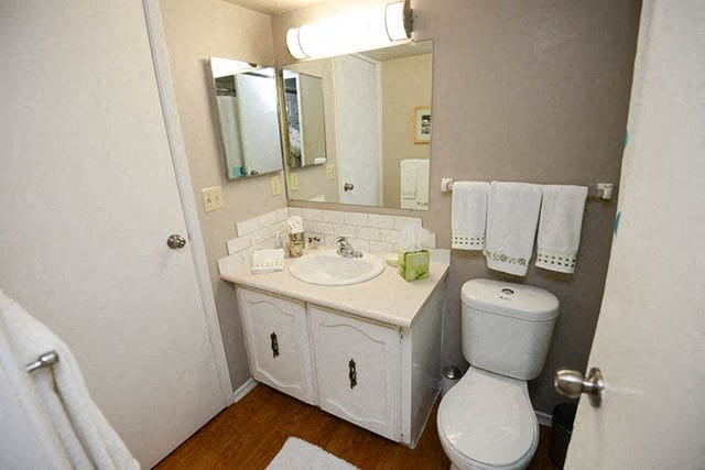 Dalhousie Place bathroom in Amherstburg, ON