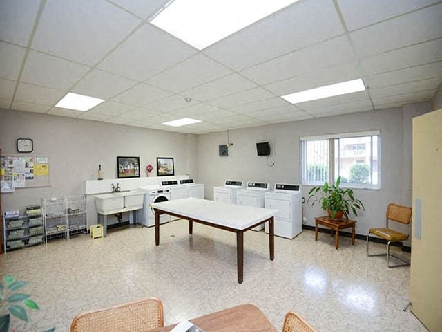 Dalhousie Place on-site laundry facility in Amherstburg, ON