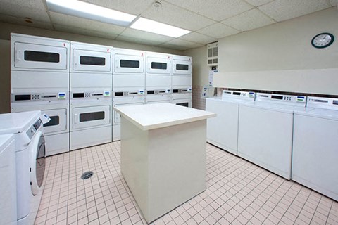 Edgehill Apartments in Barrie, ON Shared laundry space with rows of washers and dryers