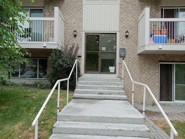 Moira Apartments exterior image of front entrance in Belleville, ON