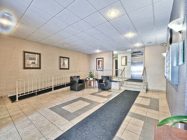 Brockville Apartments lobby entrance with seating in Brockville, ON