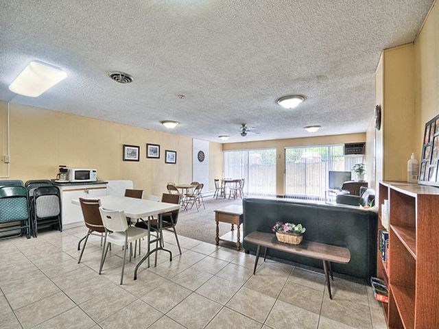 Brockville Apartments in Brockville, ON social room with dining sets and couches