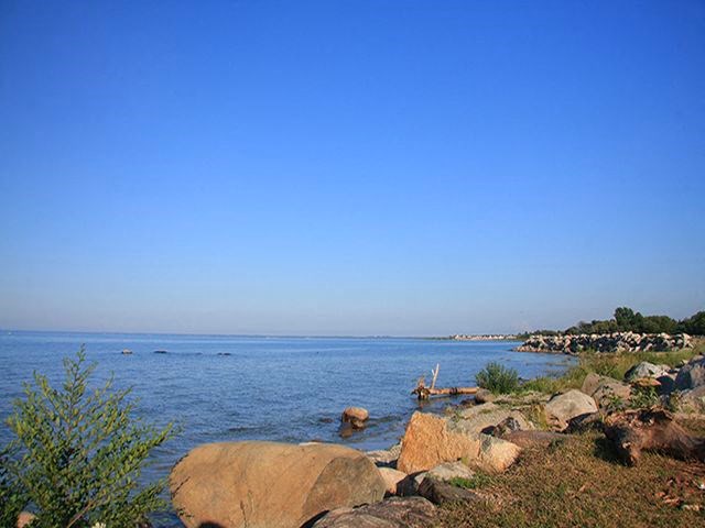 Lake view of nearby nature walk in Collingwood, ON