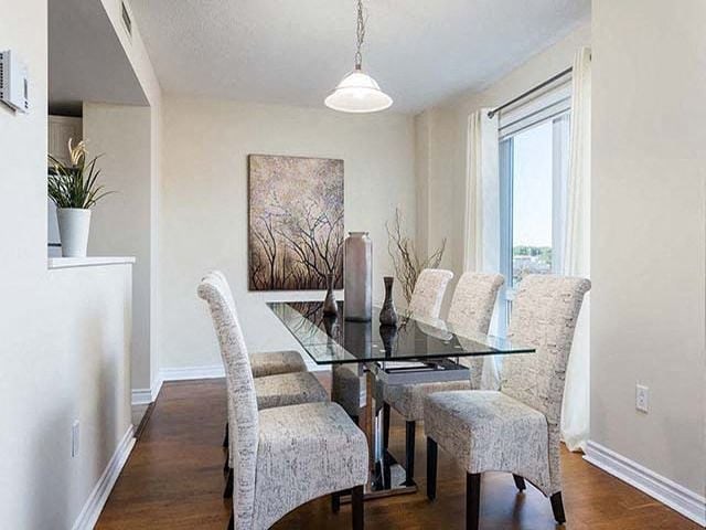 Excelsior Apartments dining room with hardwood flooring in Montreal, QC