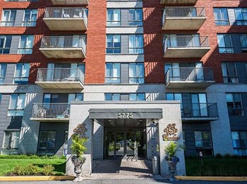 Excelsior Apartments exterior image of front entrance in Montreal, QC - Photo Gallery 19