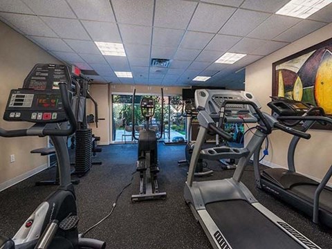 Excelsior Apartments fitness facility in Montreal, QC